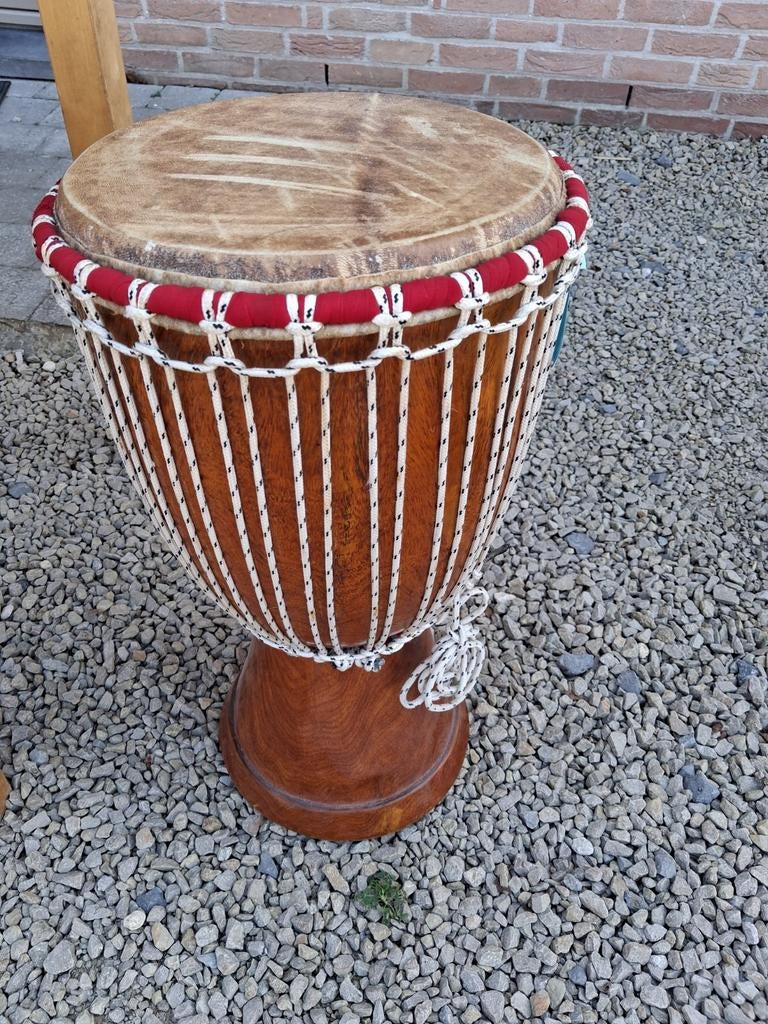 Djembe, Ophalen