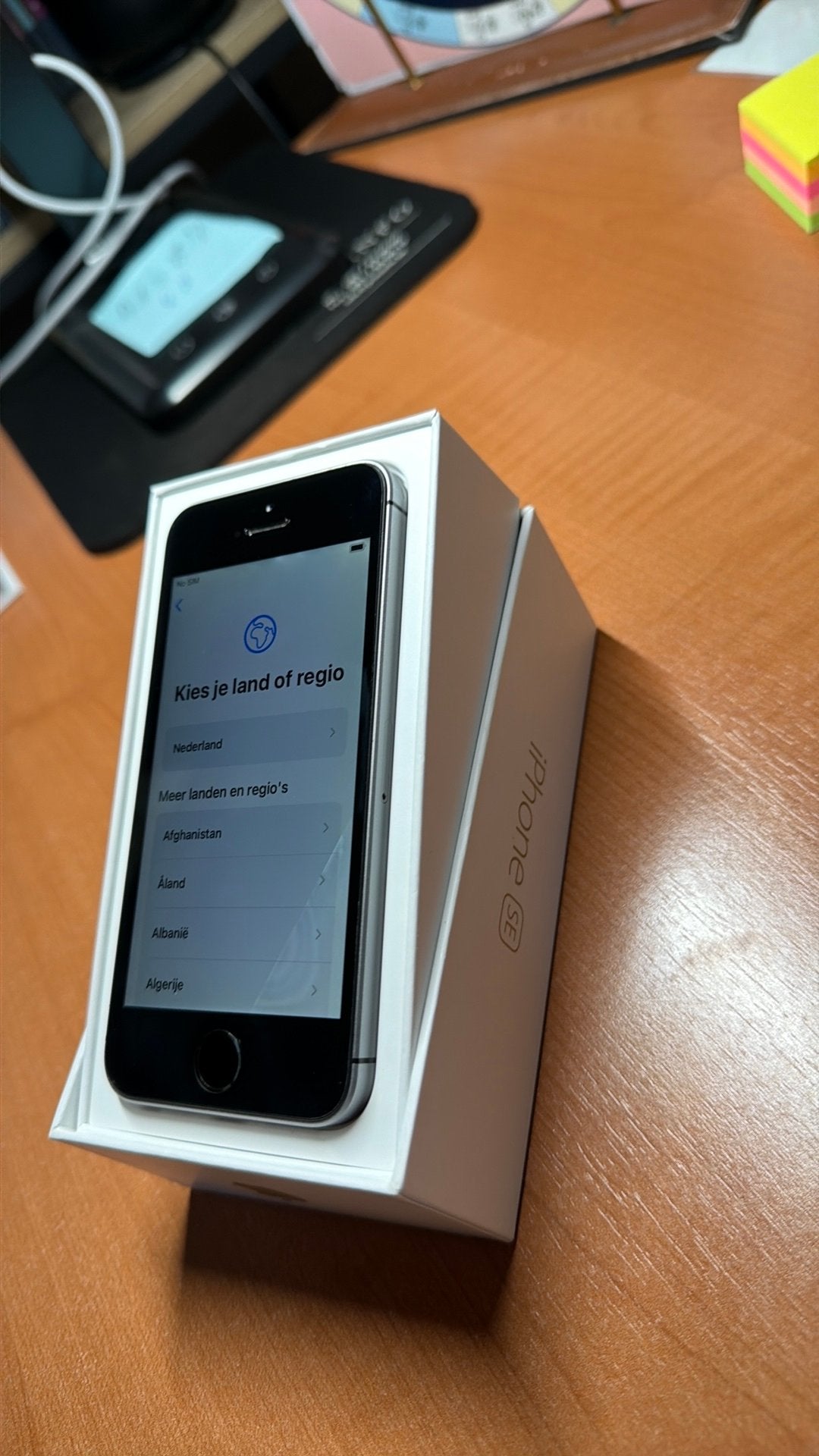 iPhone SE, Enlèvement ou Envoi, Comme neuf, Noir