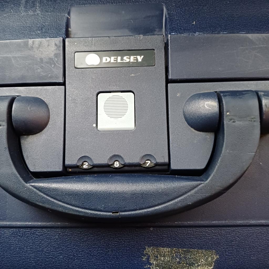 Blauwe Delsey reiskoffer met wieltjes, Handtassen en Accessoires, Koffers, Ophalen, Wieltjes