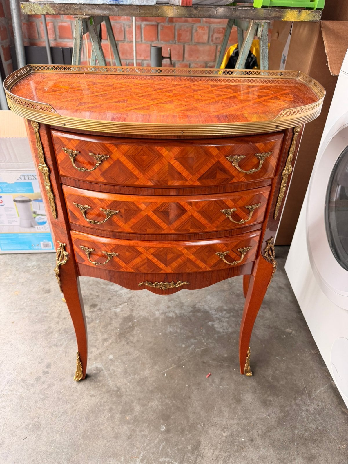 Commode Louis XV, Ophalen