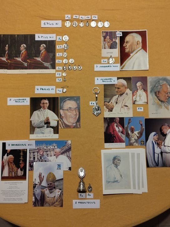 Medailles en prentjes van paus Pius XI tot paus Franciscus, Verzamelen, Ophalen of Verzenden