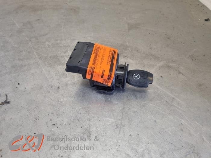 Serrure de contact électronique d'un Mercedes Sprinter, Autos : Pièces & Accessoires, Autres pièces automobiles, Mercedes-Benz