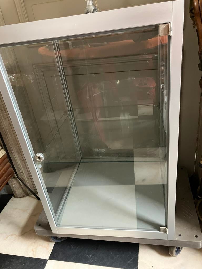 Vitrine en métal et verre, Enlèvement, Comme neuf