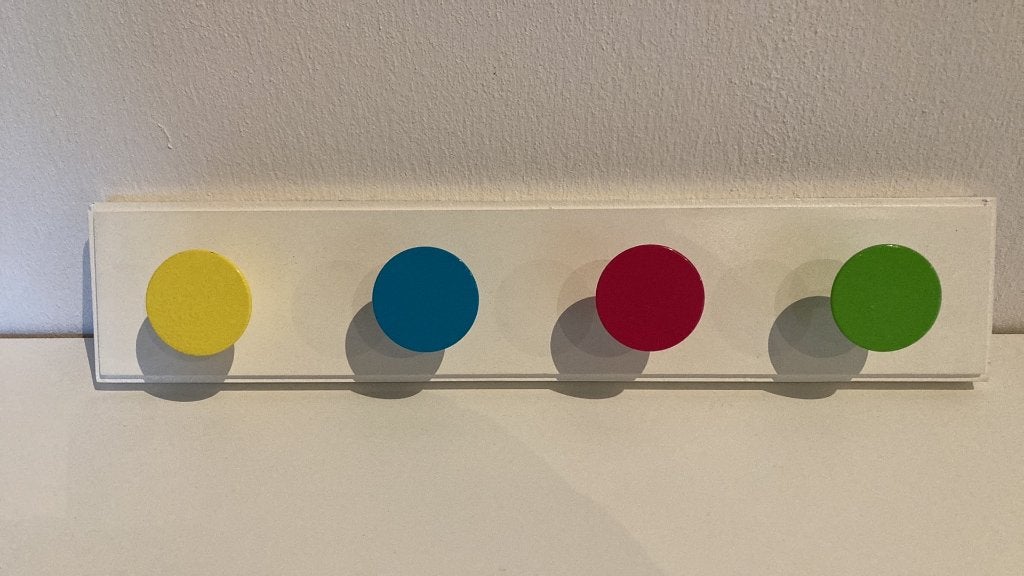 Kapstok met 4 gekleurde knoppen., Gebruikt, Minder dan 100 cm, Hout, Ophalen