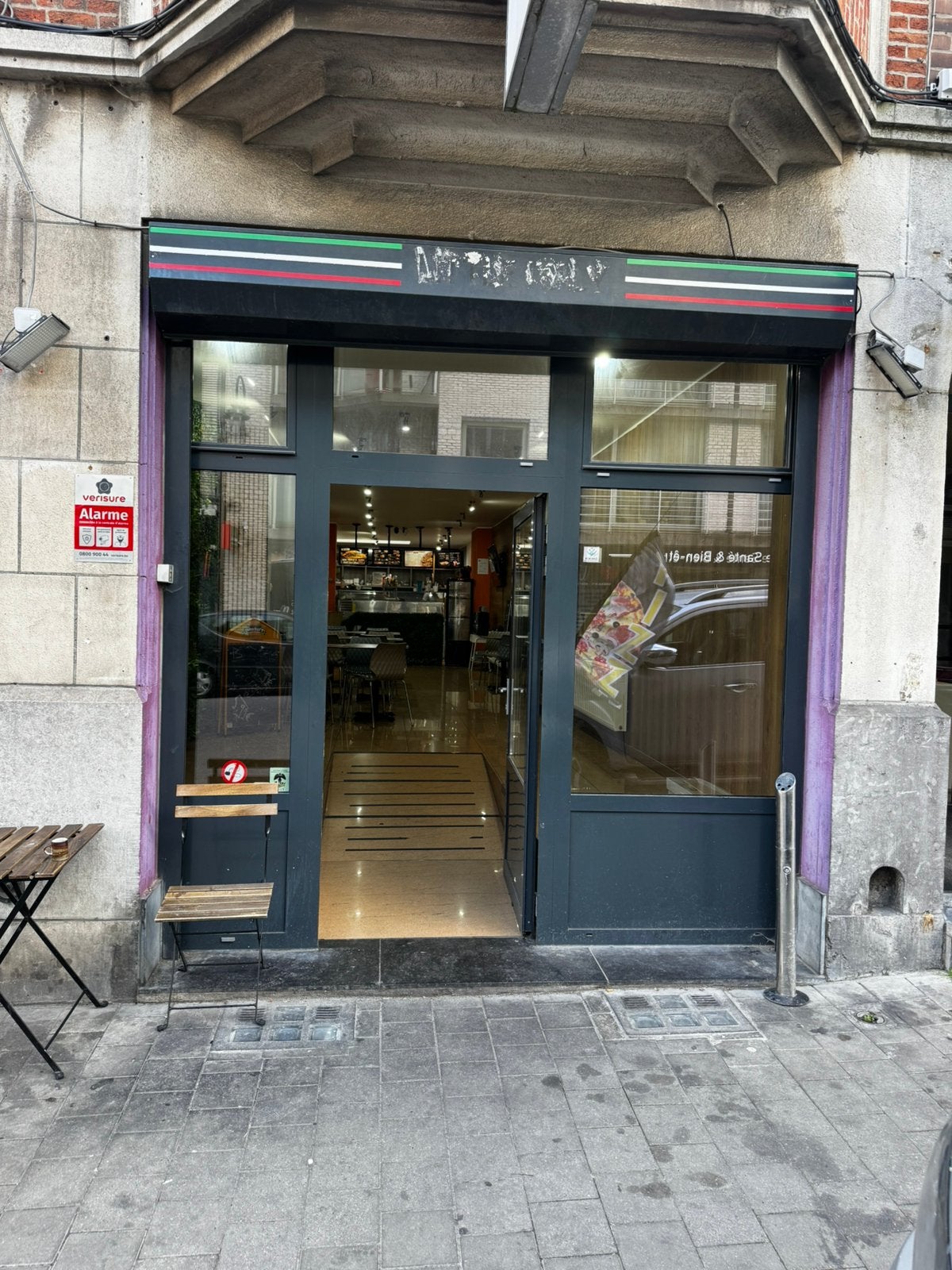 O’pasta commerce a vendre, Ophalen