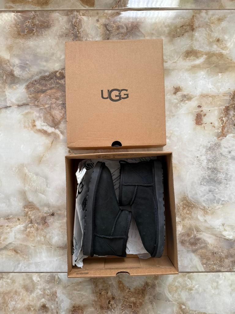 Mocassins Ugg, Neuf, Gris, Enlèvement ou Envoi, Boots et Botinnes