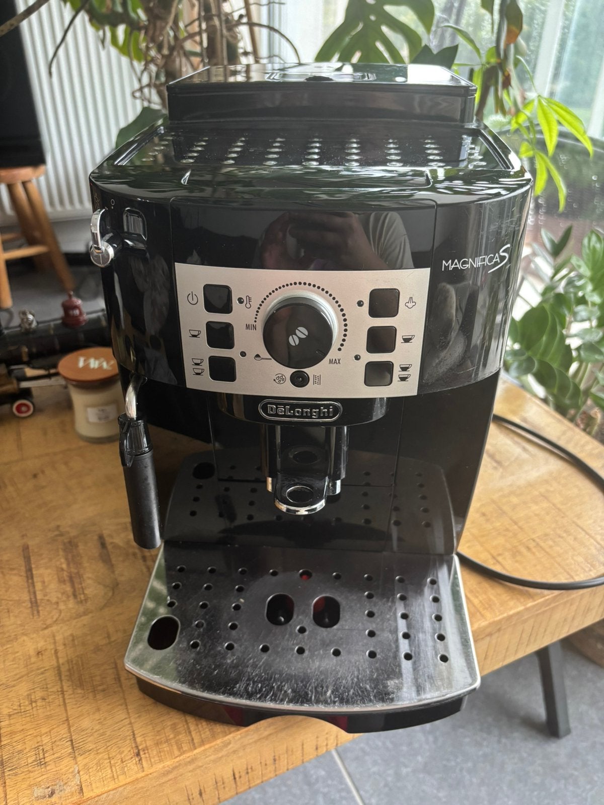 Delonghi Magnifica S- Volautomatische espressomachine, Machine à espresso, Réservoir d'eau amovible, 2 à 4 tasses, Enlèvement