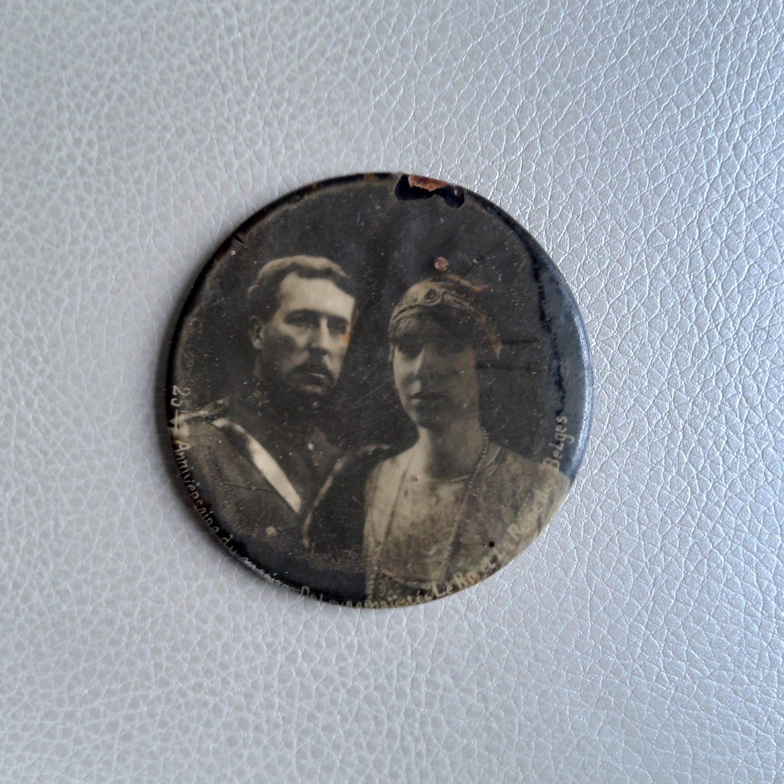 Herdenkingsbadge 1925:  25- jarig huwelijk koning Albert, Ophalen of Verzenden, Gebruikt, Speld(je) of Lepel(tje)