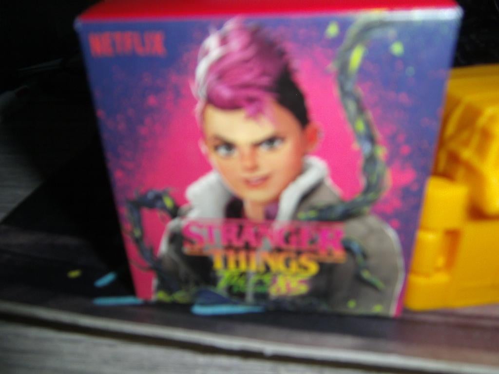 stranger  things  popjes, Ophalen, Zo goed als nieuw