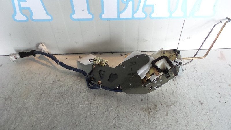 SERRURE DE PORTE RODS AVANT DROIT Liana (ERC / ERD / RH4), Utilisé, Suzuki