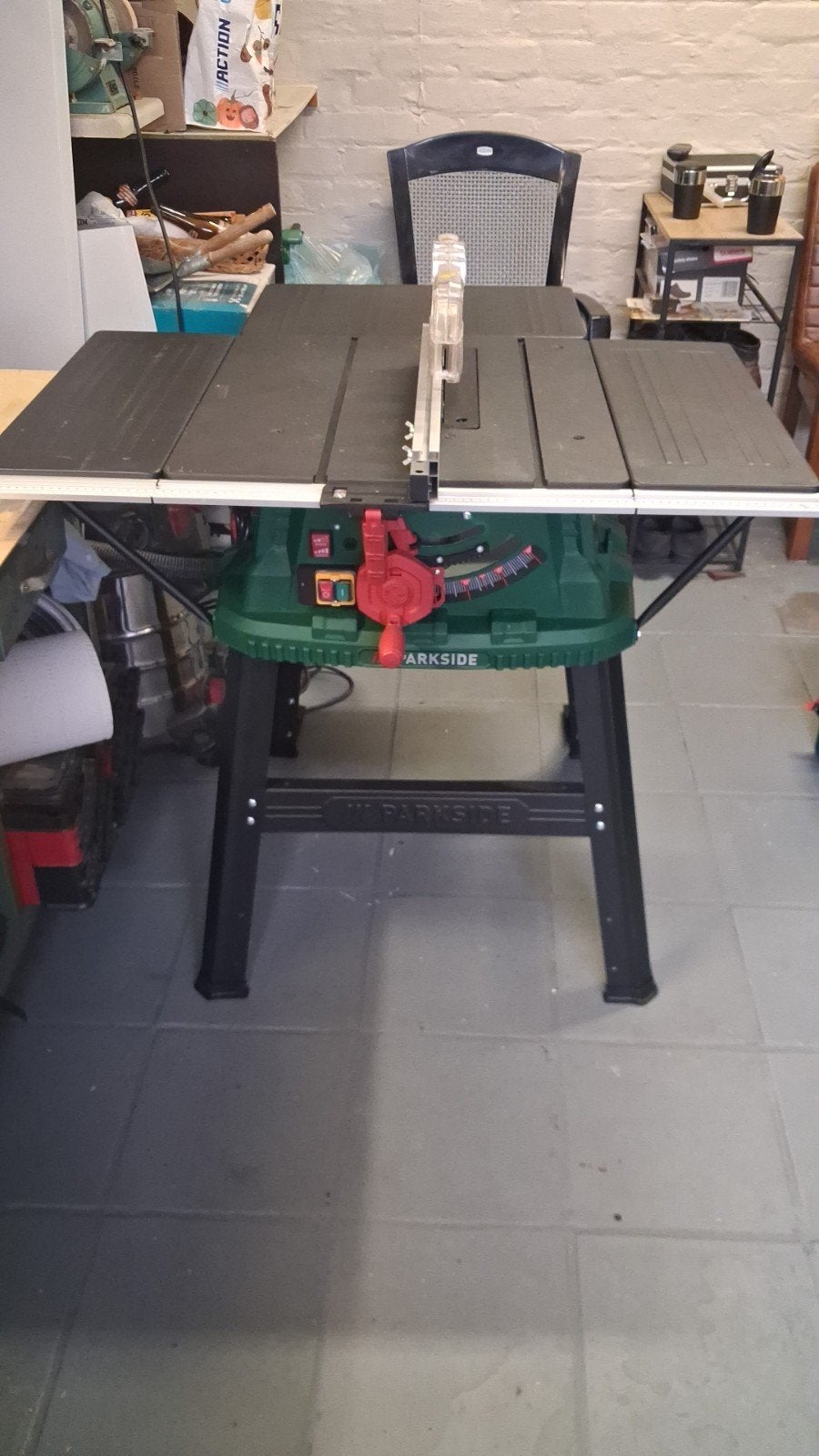 Parkside tafelzaag met onderstel, Ophalen