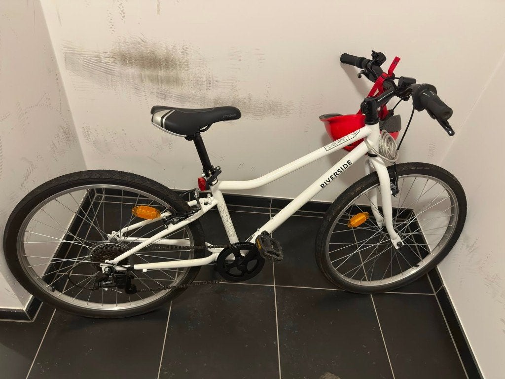 RIVERSIDE 24” enfant – quasi neuf – accessoires + casque, Vélos & Vélomoteurs, Vélos | Vélos pour enfant, Comme neuf, 20 pouces ou plus