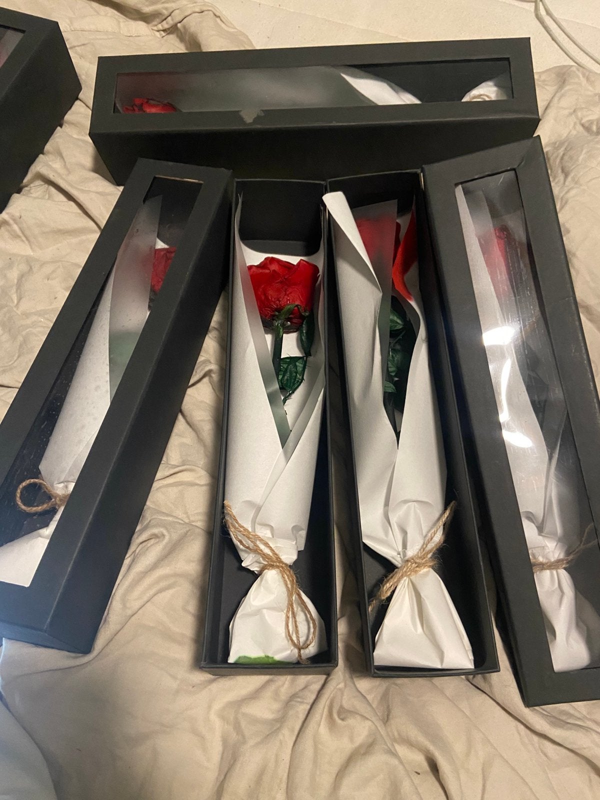 Roses éternelles avec jolie emballage 6€ piece, Enlèvement, Comme neuf