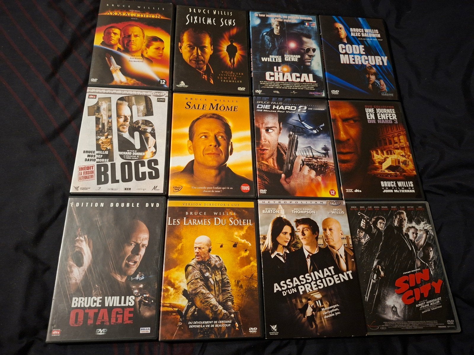 A vendre 12 dvd Bruce Willis, Action, Enlèvement ou Envoi, Néerlandais, Comprend un boîtier