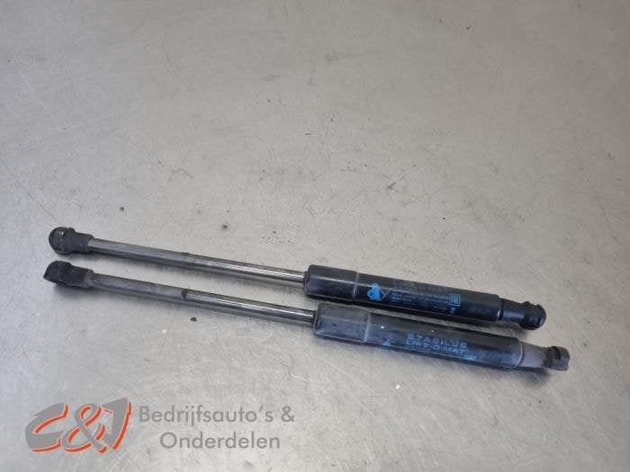 Amortisseur kit capot moteur d'un Renault Trafic, Renault, -, 3 mois de garantie, Utilisé