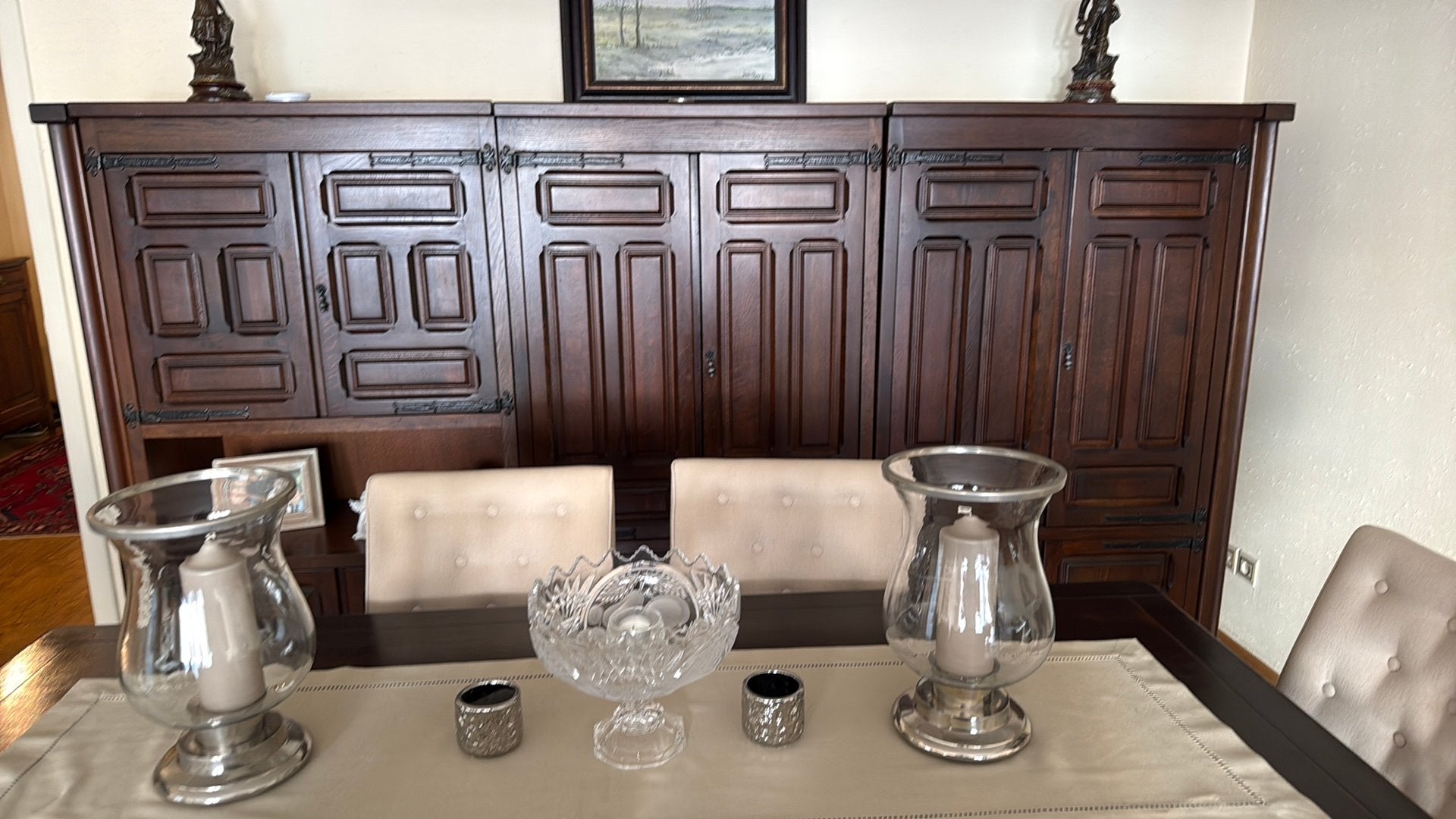 Eiken kast en tafel zonder stoelen, kleur briuin, Ophalen, Zo goed als nieuw