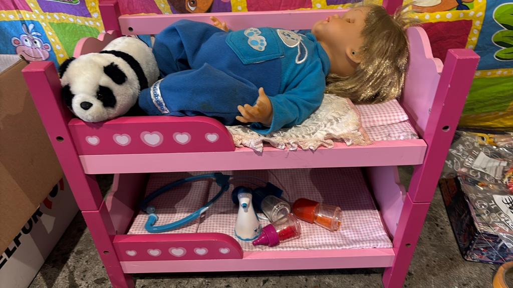 Babybed met pop, Ophalen, Zo goed als nieuw