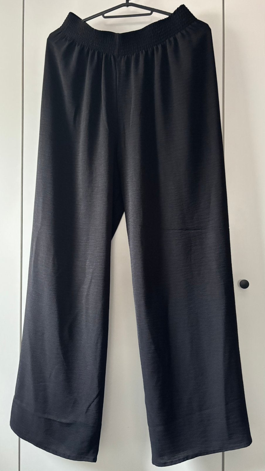 Zwarte lichte broek M, Ophalen of Verzenden, Zo goed als nieuw