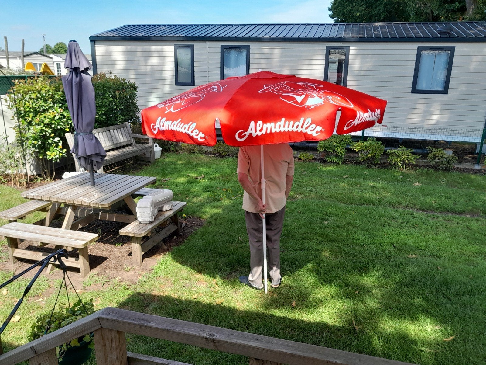 Almdudler paraplu, Ophalen