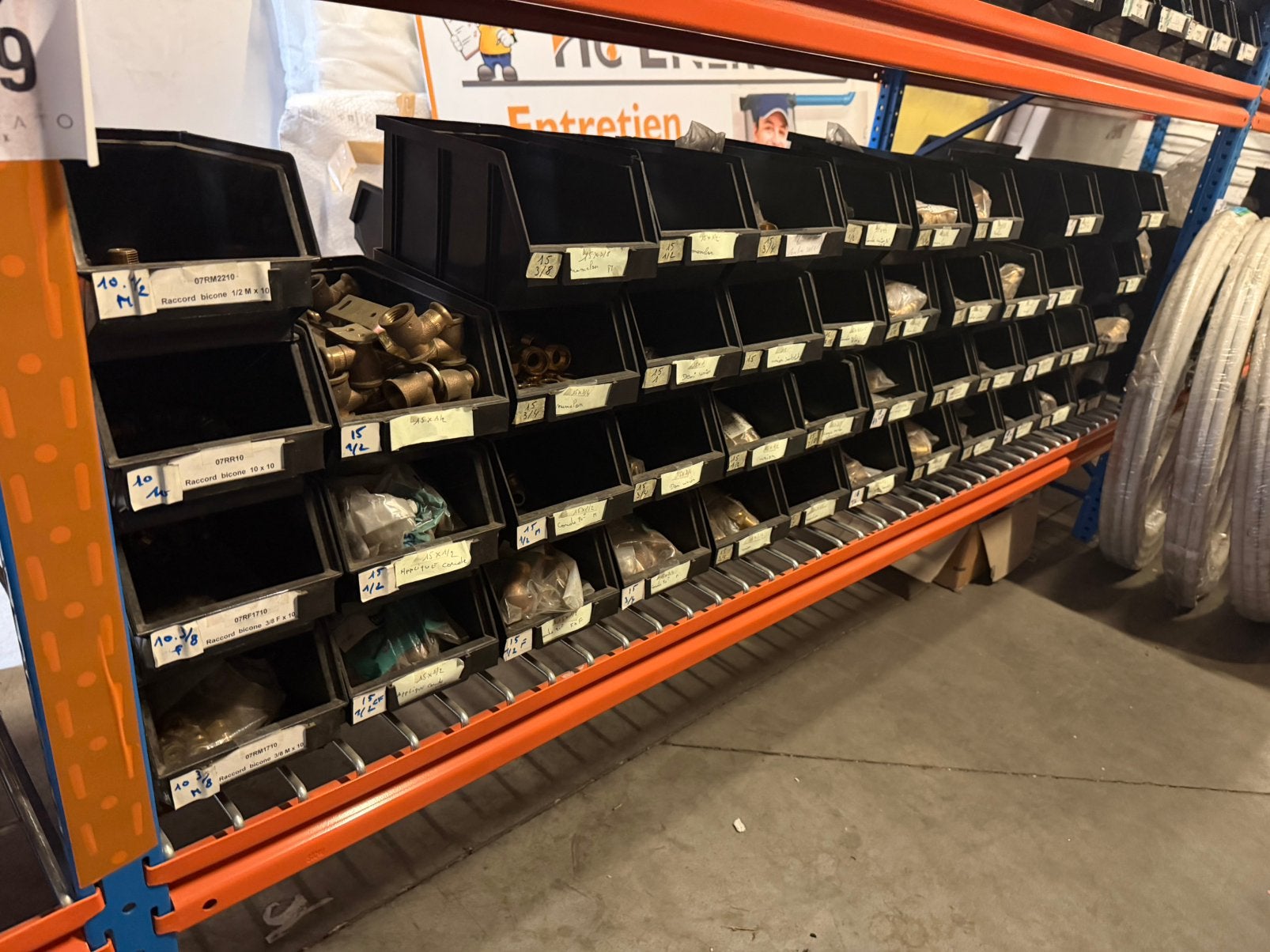 GROS LOT DE RACCORDS LAITON CHAUFFAGE ET SANITAIRE – M & V