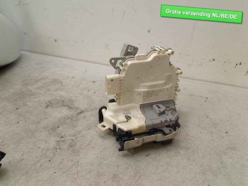 SERRURE DE PORTE ARRIÈRE GAUCHE A4 Avant (B8) (8K0839015C), Autos : Pièces & Accessoires, Arrière, Auto-Union-Straße  1,
85057  Ingolstadt, DE