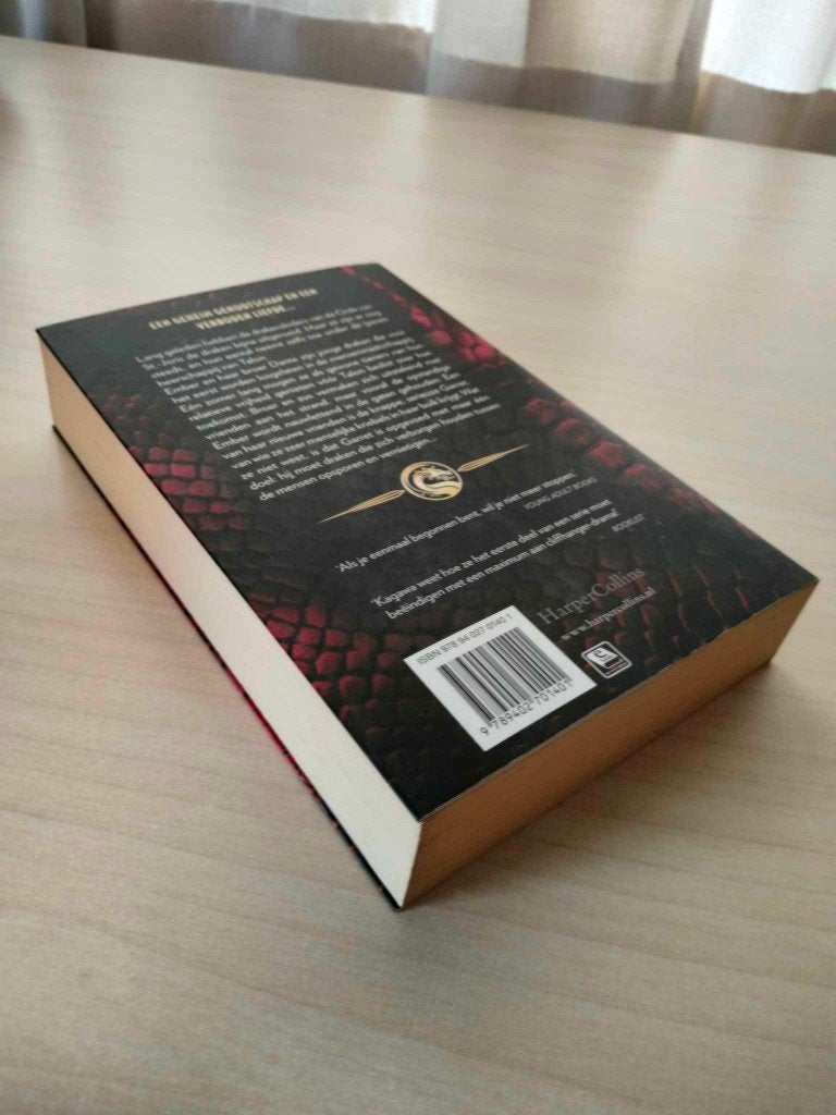 Pupil - Talon Saga deel 1, Ophalen of Verzenden, Zo goed als nieuw, Julie Kagawa