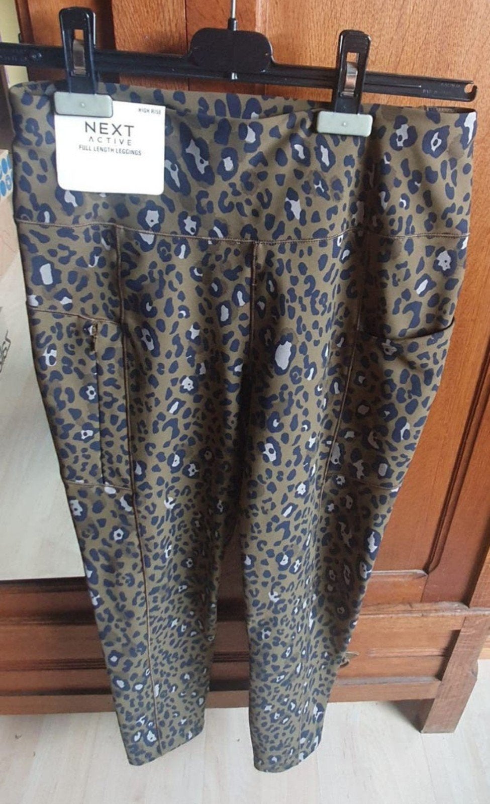 Nieuw: Next Active Sport Legging Khaki Luipaard - Maat M, Maat 38/40 (M), Nieuw, Ophalen of Verzenden, Lang