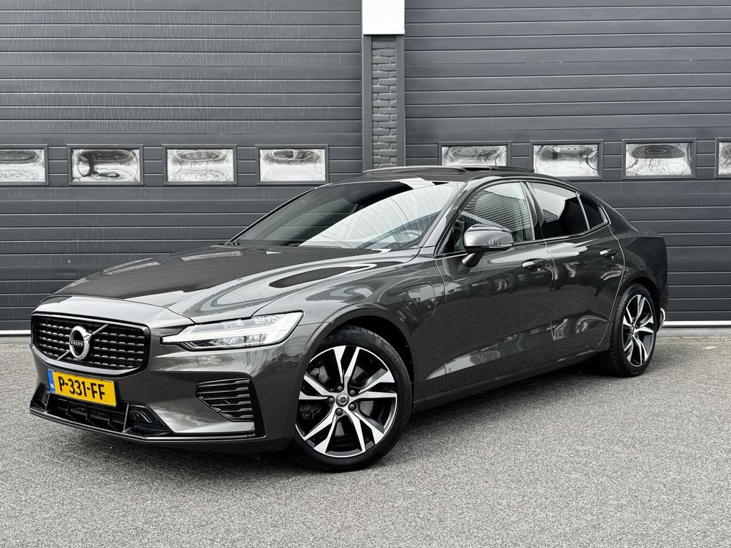 Volvo S60 2.0 Recharge 340PK T6 AWD R-Design | Pano | Memory, Auto's, Volvo, Automaat, Zwart, S60, 41 g/km
