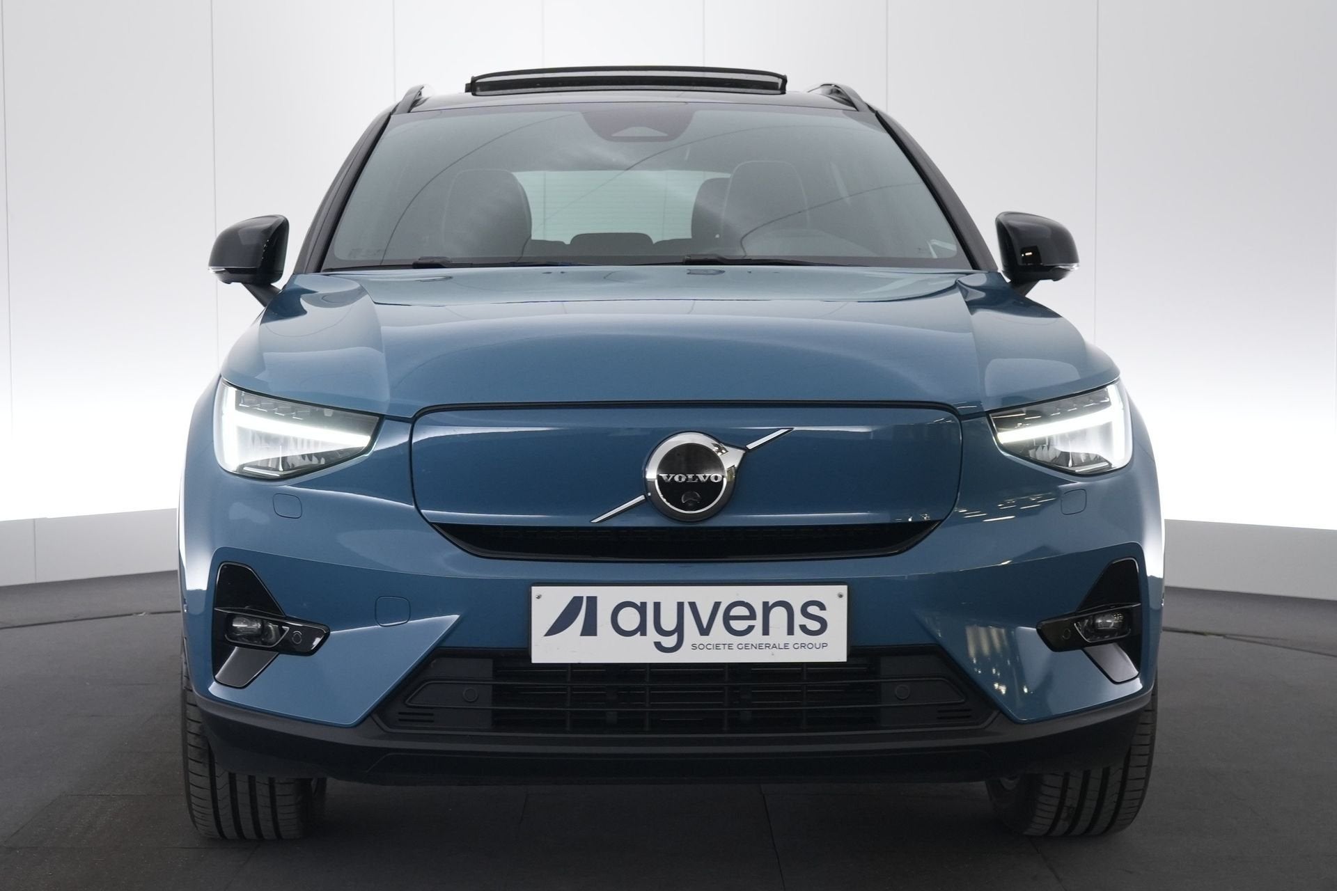 (2CMV702) VOLVO XC40, Auto's, Gebruikt, Blauw, Alcantara, 67 kWh