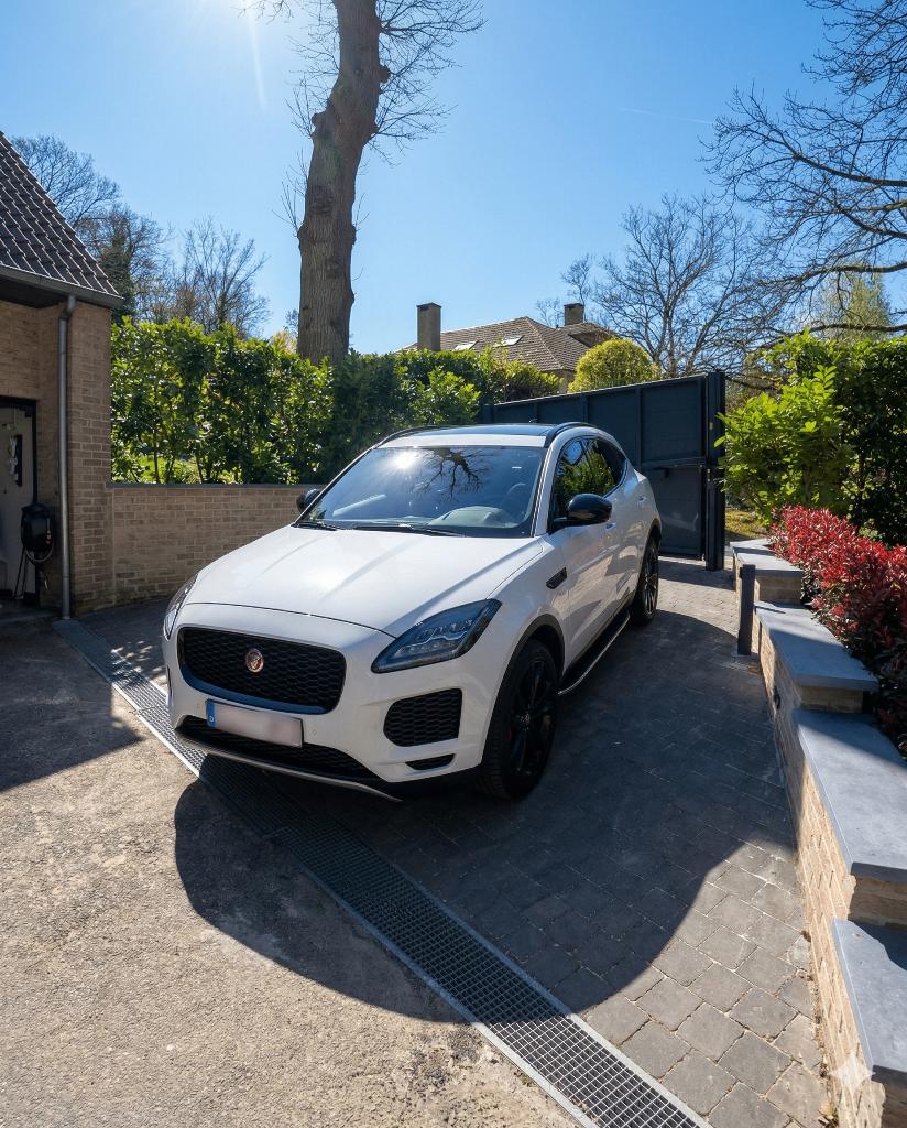 Jaguar E-PACE P300 2.0 AWD Aut. SE, Cuir, Entretenue par le concessionnaire, 5 portes, 5 places