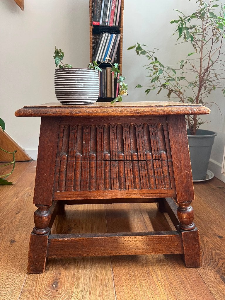 Table d'appoint – Carved oak stool/side table, vintage style, Enlèvement