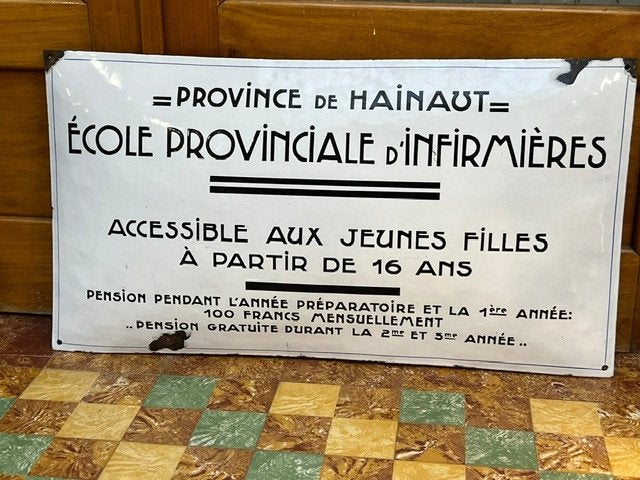 Plaque émaillée  école d'infirmières de province en Wallonie, Antiquités & Art, Enlèvement