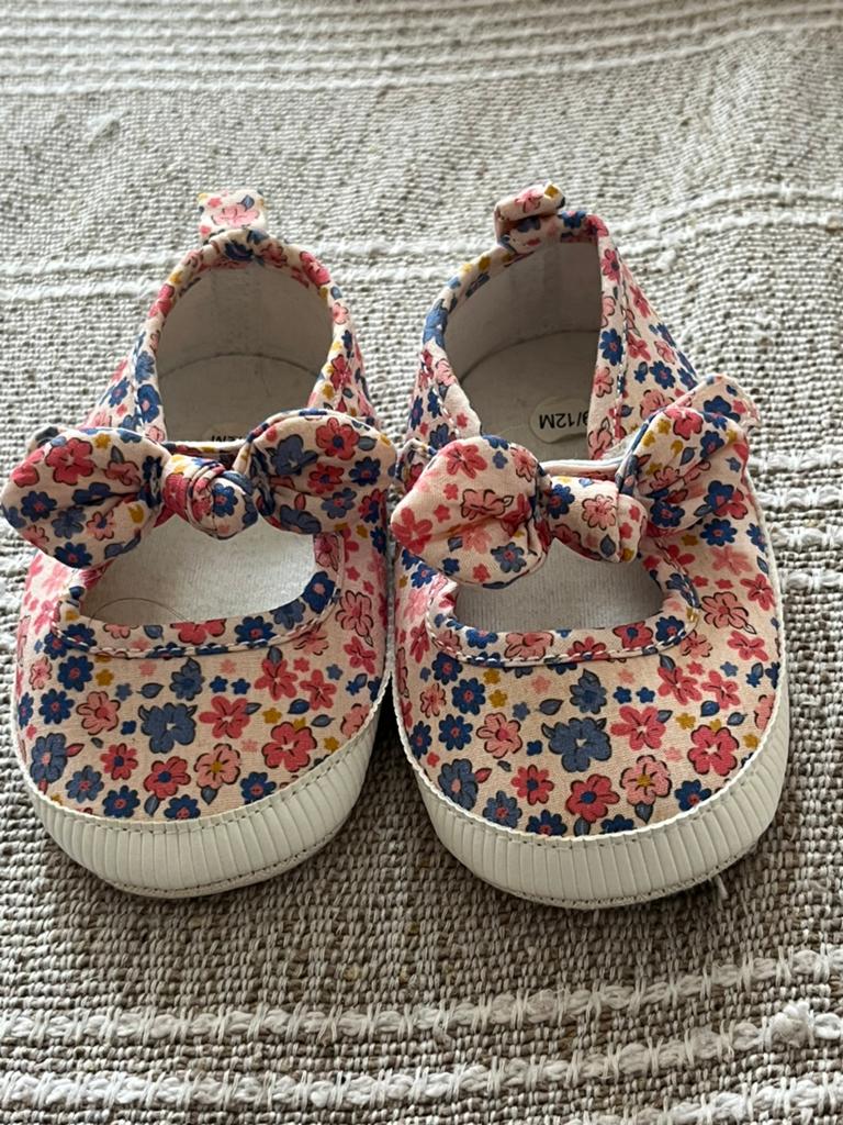 Chaussures  bébé en toile Kiabi 9-12 mois, Enfants & Bébés, Enlèvement, Comme neuf, Fille, Autres types
