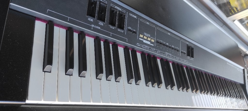 PIANO DE SCÈNE ROLAND RD300. PARFAIT ÉTAT, Musique & Instruments, 88 touches, Roland, Comme neuf, Enlèvement