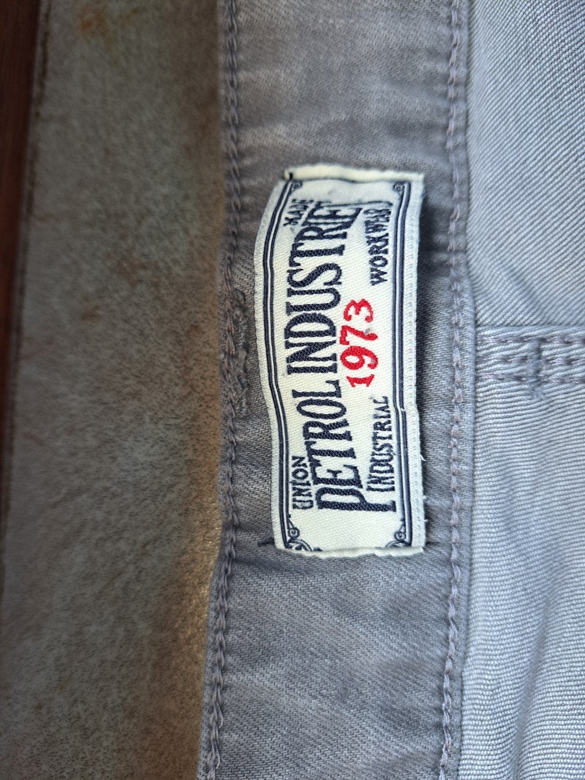 Petrol jeansbroek, Ophalen