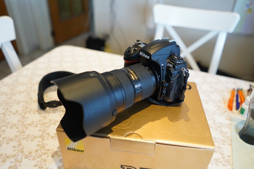 NIKON D700 + NIKON 24-70 f2.8G ED + MB-D10 drive, Ophalen, Gebruikt, 12 megapixels, Accu