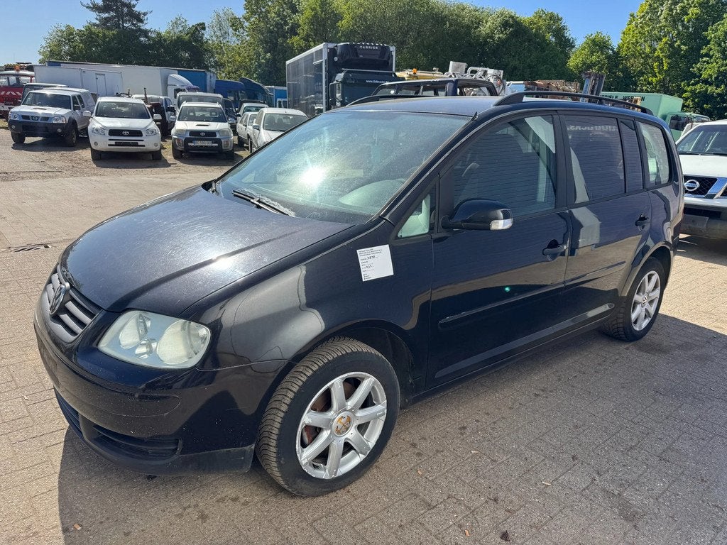 Volkswagen Touran *EURO 4-AIRCO* (bj 2005), Auto's, Monovolume, Gebruikt, Zwart, Bedrijf