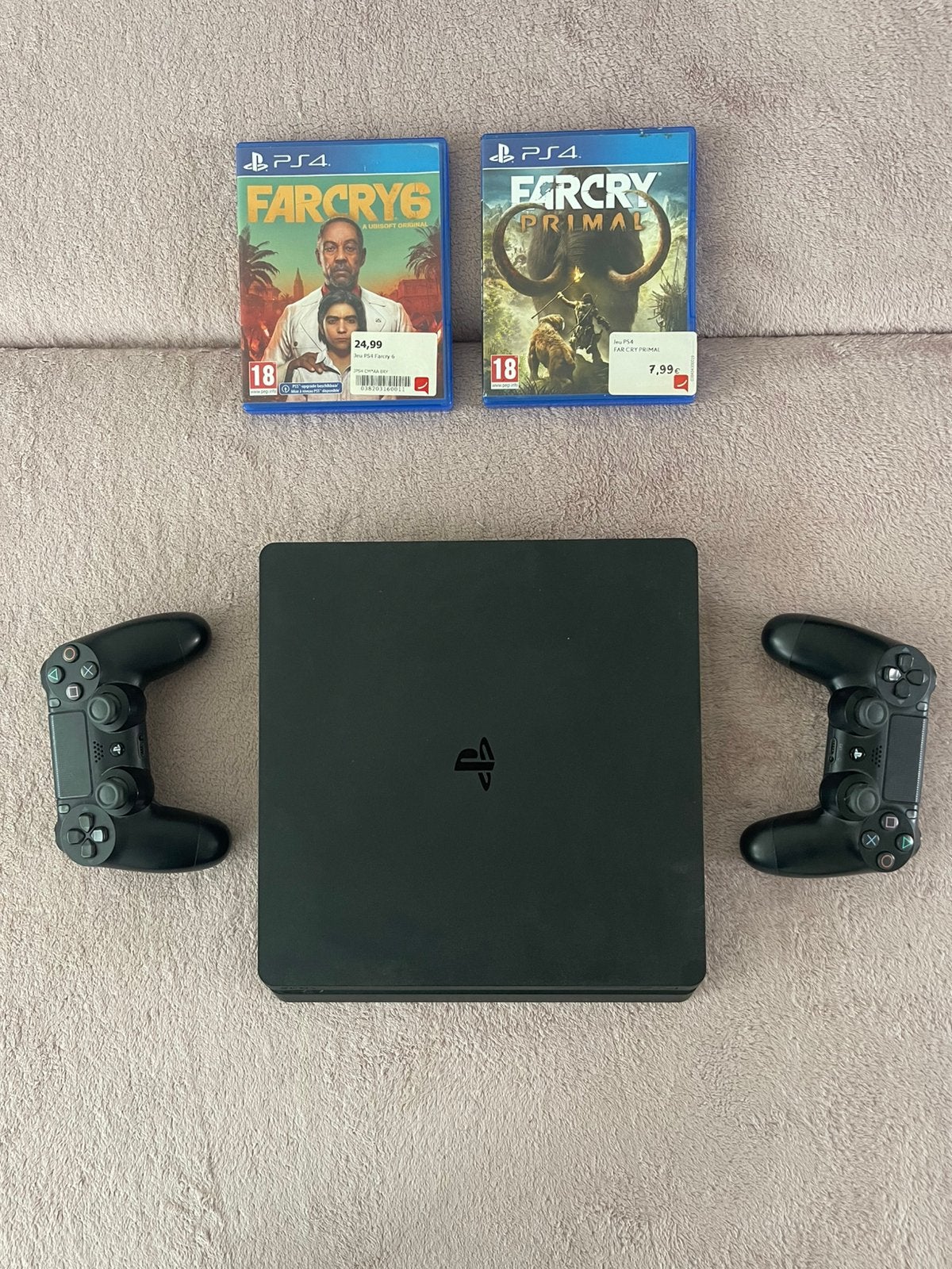 PS4 + 2 manettes + 2 jeux, 500 GB, Enlèvement, Utilisé, Avec 2 manettes