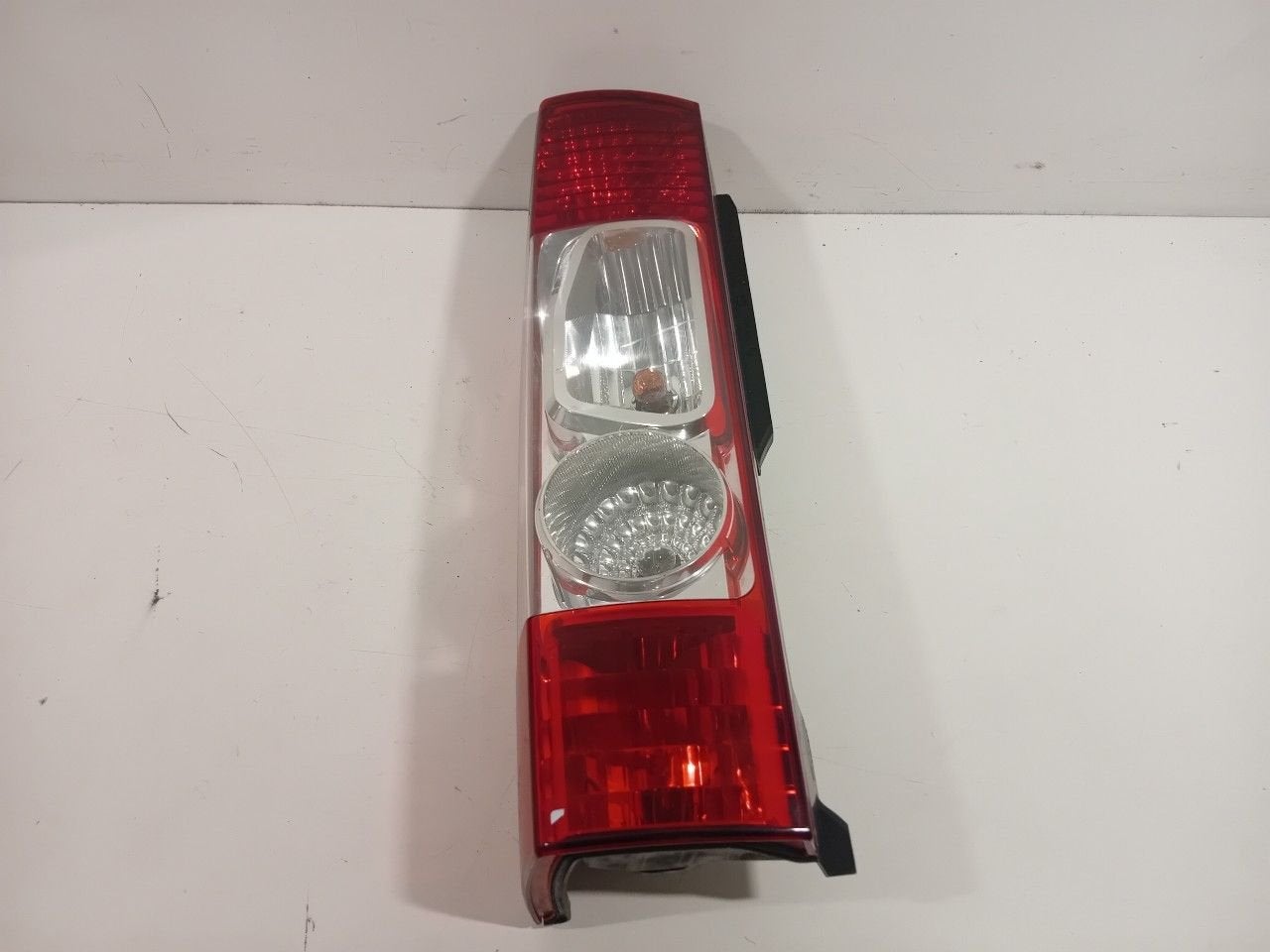 Achterlicht links buiten Peugeot Boxer, Auto-onderdelen, Onderdelen@venauto.nl, Van der Ven Autorecycling B.V., Gebruikt, Ettenseweg 76, 4706 PB Roosendaal, The Netherlands