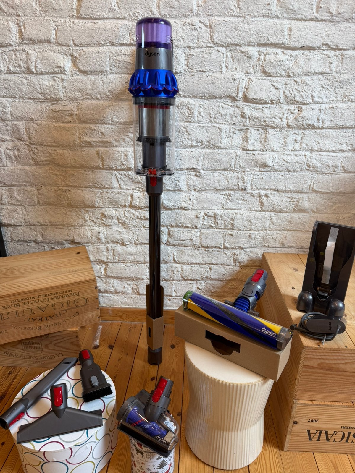 Dyson V15 Fluffy en parfait état comme neufs voir photos, Enlèvement ou Envoi, Réservoir, Aspirateur balai, Comme neuf