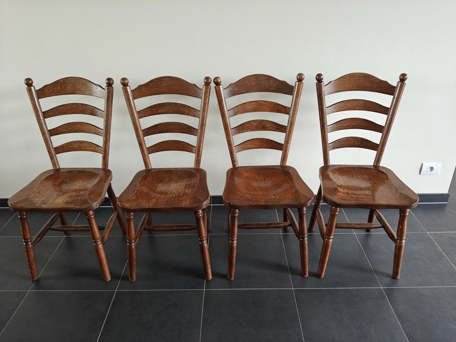 4 klassieke volhouten stoelen, Huis en Inrichting, Stoelen, Ophalen