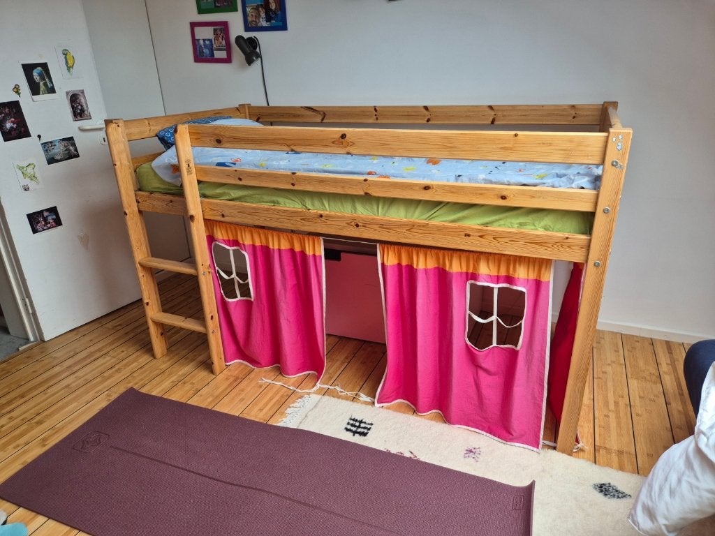 Lit mi-hauteur - bois massif, Enfants & Bébés, Enlèvement, Utilisé, Lit mi-hauteur mezzanine
