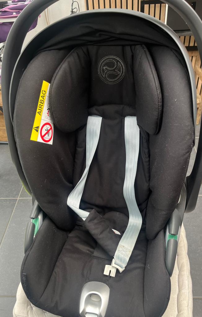 Maxi cosi cybex reducteur pour nouveau né ., Enfants & Bébés, Sièges auto, Enlèvement, Comme neuf