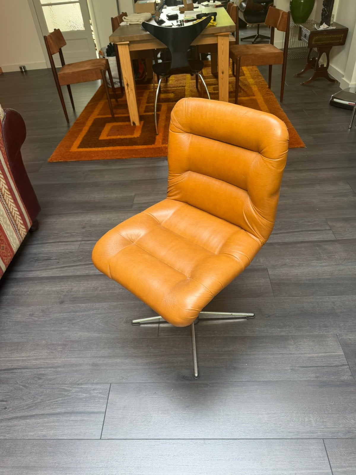 Vintage design draaistoel in cognackleurig leder – jaren ’70, Ophalen, Gebruikt