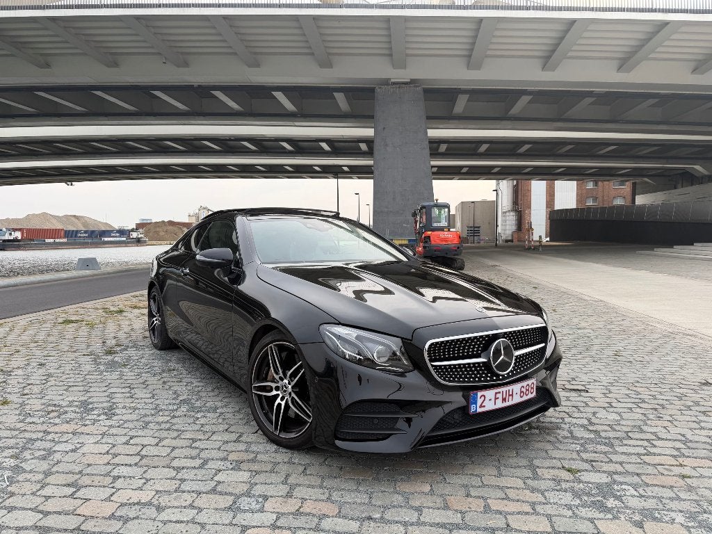 Mercedes-Benz E 300 Coupe 9G-TRONIC AMG Line, Auto's, Automaat, Achterwielaandrijving, 4 cilinders, Zwart
