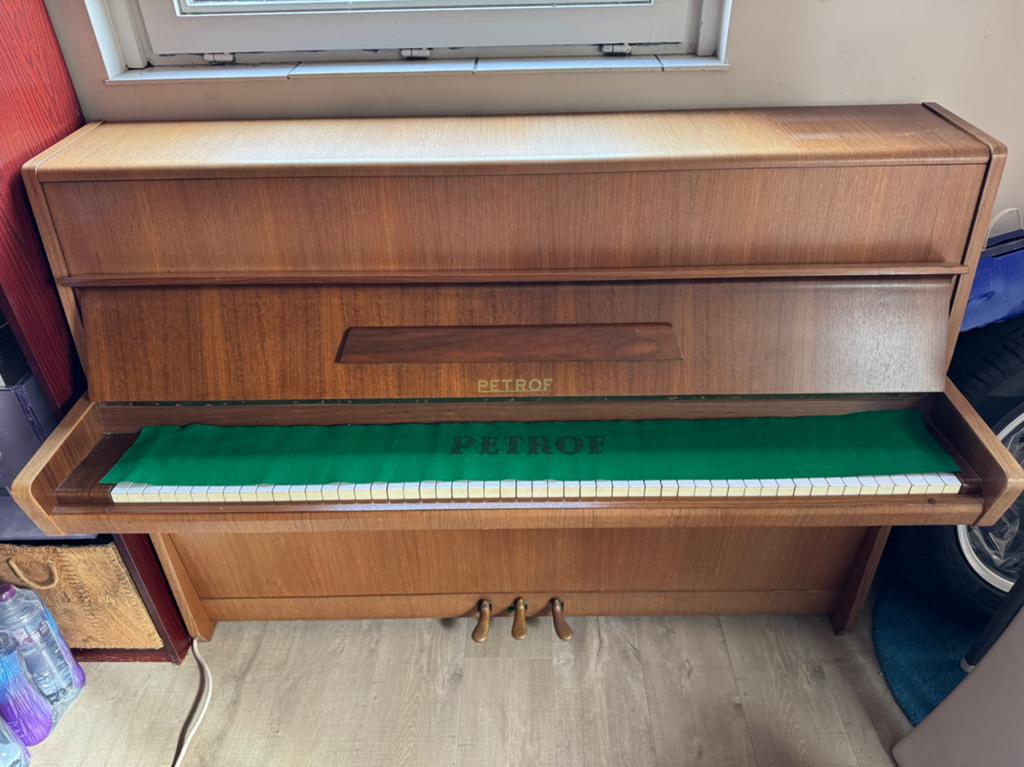 Piano Petrof, Muziek en Instrumenten, Piano's, Ophalen, Gebruikt, Bruin, Piano