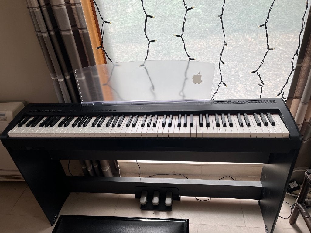 Yamaha P-95 digitale piano met stand en pedalen, Muziek en Instrumenten, Ophalen, Gebruikt, Zwart, Digitaal