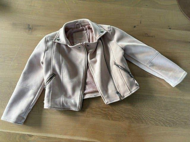 Leuke bikerjack voor meisjes maat 110, Enfants & Bébés, Vêtements enfant | Taille 110, C&A, Comme neuf, Enlèvement, Fille