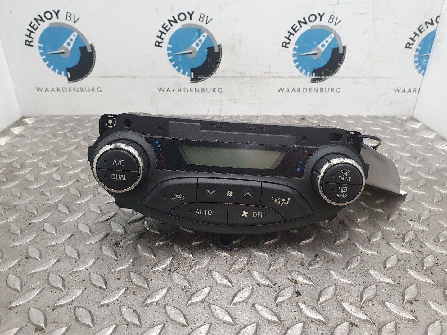 TOYOTA YARIS 1.5 Full Hybrid Asp. KACHEL BEDIENINGSPANEEL 20, Enlèvement ou Envoi, Utilisé, ARN reconnu