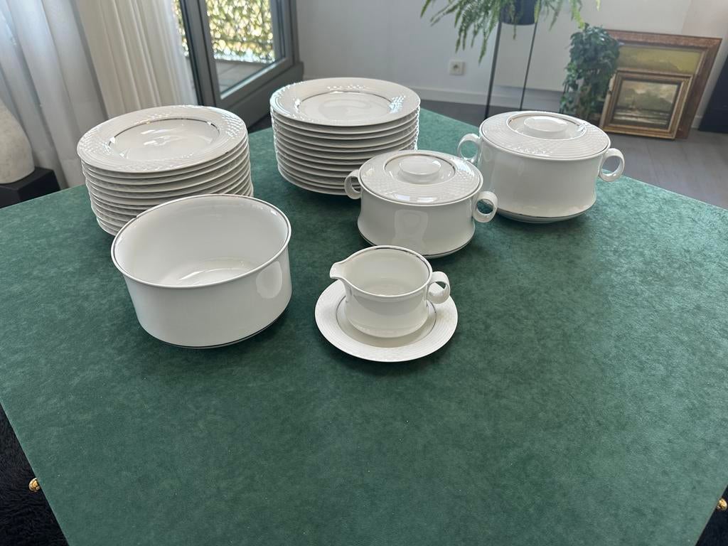Hutschenreuther wit porseleinen servies, Ophalen, Zo goed als nieuw, Porselein, Bord(en)